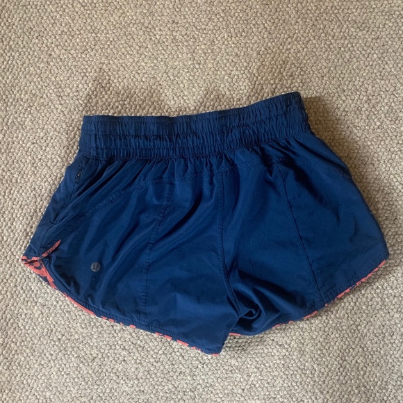 Lululemon Reversible Shorts Size 4 - Picture 3 of 5